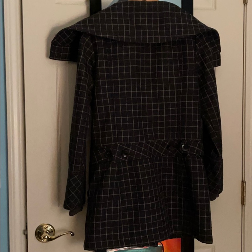 Lolë jacket - Picture 3 of 3